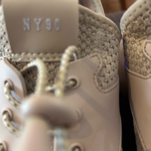 Women’s Steve Madden tennis shoes - Picture 5 of 8